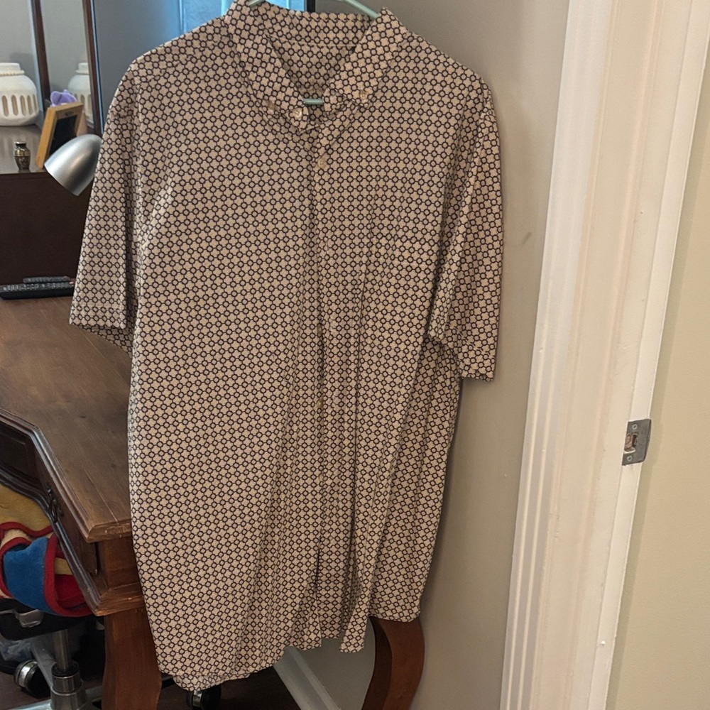 Kohl's Beige and Black Patterned Men's Casual Button Down Shirt